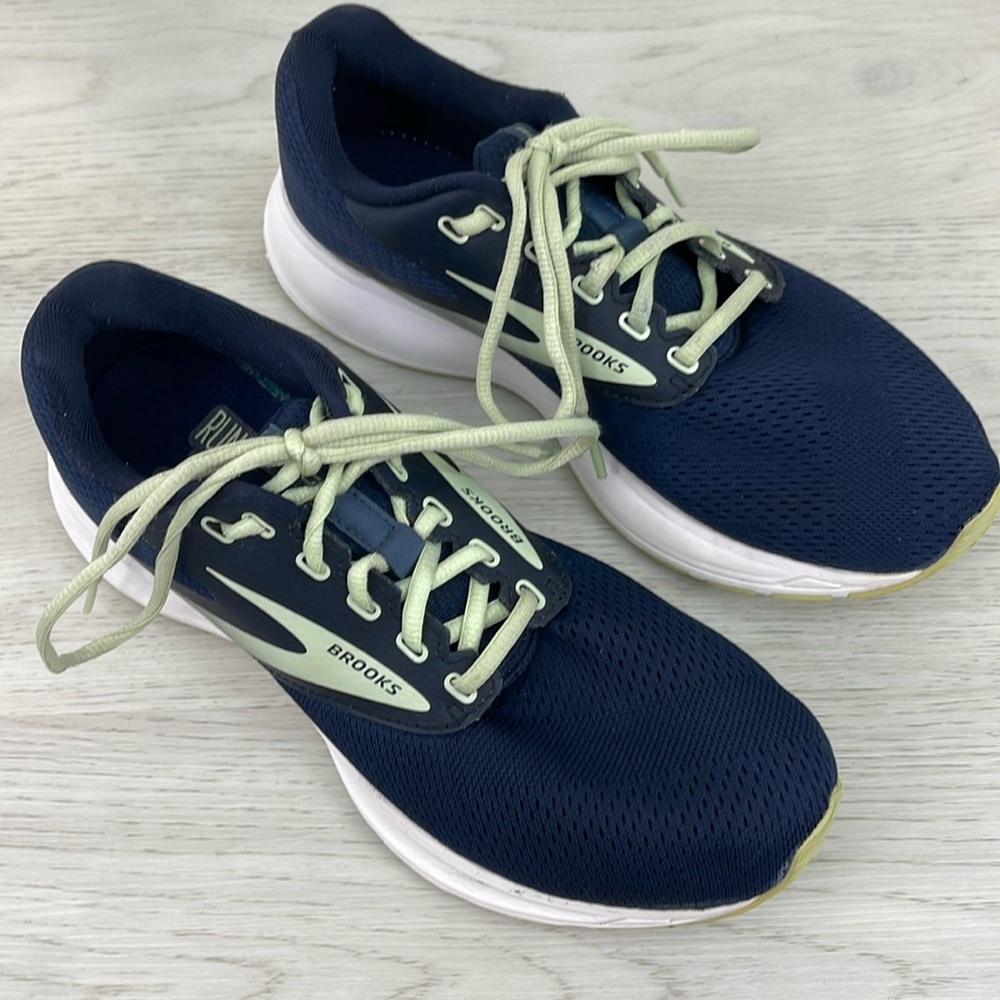 Brooks Range Running Shoes-Women
